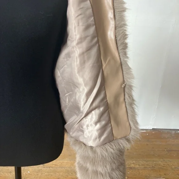 Women's Faux Fur Jacket - Beige/Tan - Picture 9 of 10